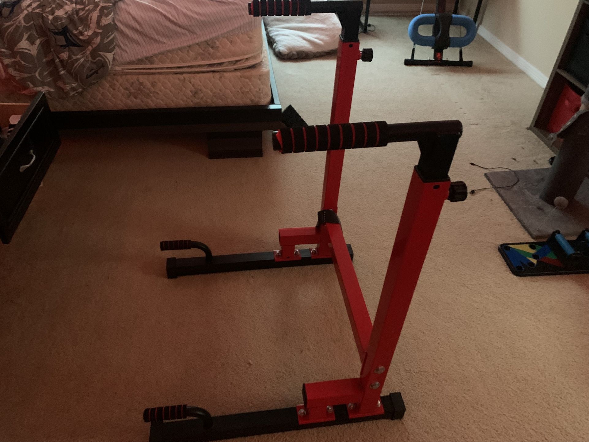 Dip and Push up station