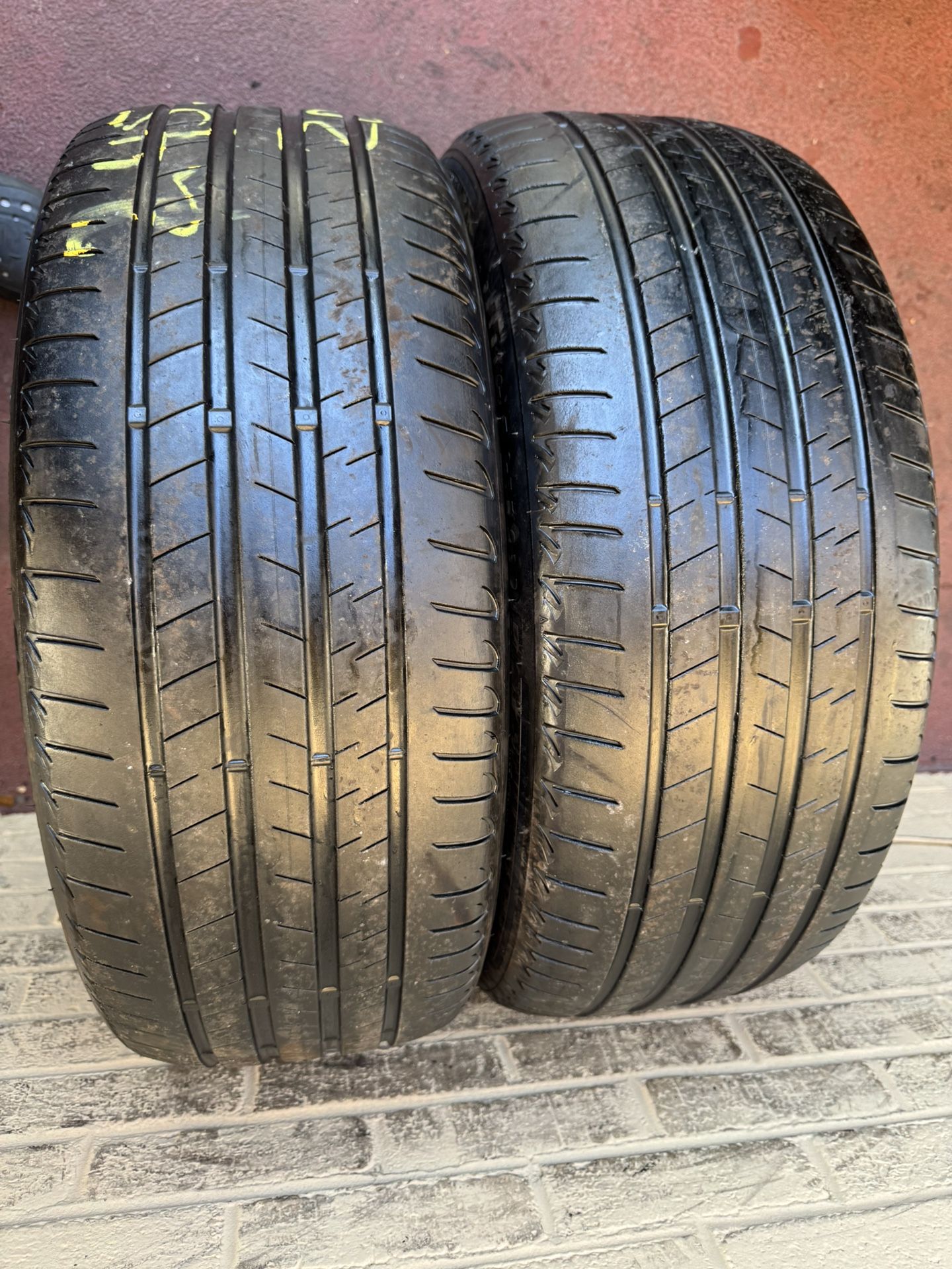 Set of 2 Nice Runflat Bridgestone 245/45/20 ( We Install & Balance)