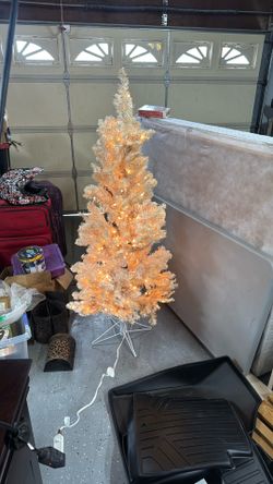 5’ 6” Prelit Christmas Tree