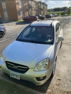 2008 KIA Rondo
