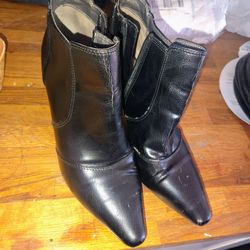 Sandals all set in clothing size 7 and brown size 5 /5