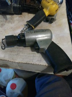 HUSKY AIR HAMMER APPEARS TO B IN GOOD CONDITION