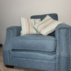 Extra Comfortable Sofa Chair With Pillows