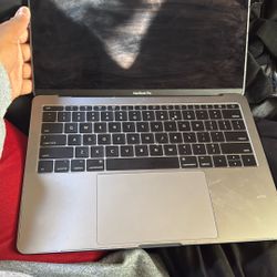 MACBOOK PRO 13" (Model 2017) - MPXQ2LL/A &nbsp;Core i5 - 7360U 2.3GHz / 8GB RAM / 128GB SSD / OSX Loaded