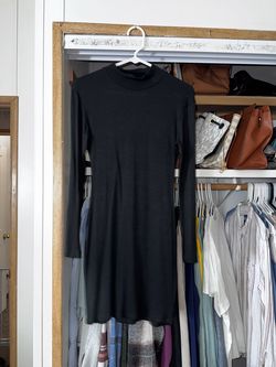 Women’s L black dress