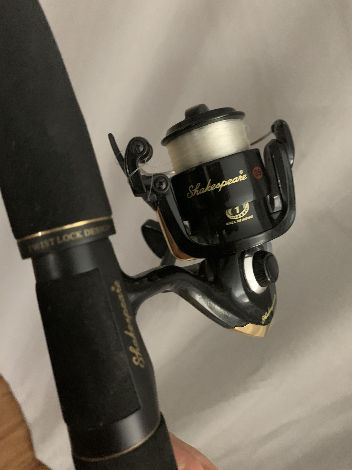Shakespeare Ugly Stik - 6ft two piece fishing rod and reel