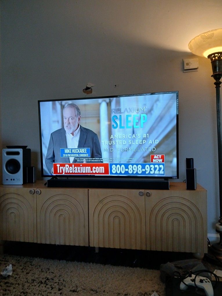 Vizio Flat Screen TV 50" 1 Year Old