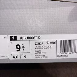 UltraBoost 22 ‘Triple Black’