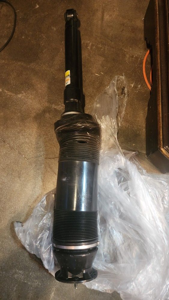 Rear Left Strut Assembly For 2000-2006 Mercedes-Benz CL And S Class