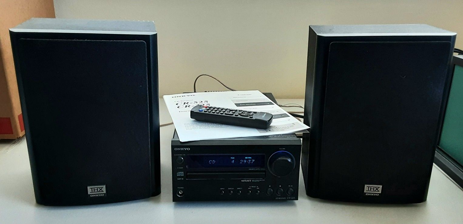 Onkyo CR 325 mini CD Receiver and matching Onkyo SKR 980 speakers and Remote!