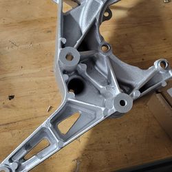 1988---1998 Chevy c 1500, Tahoe, suburban / GMC c1500, Yukon air conditioning compressor mounting bracket