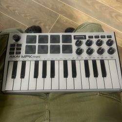Akai professional MPK mini 