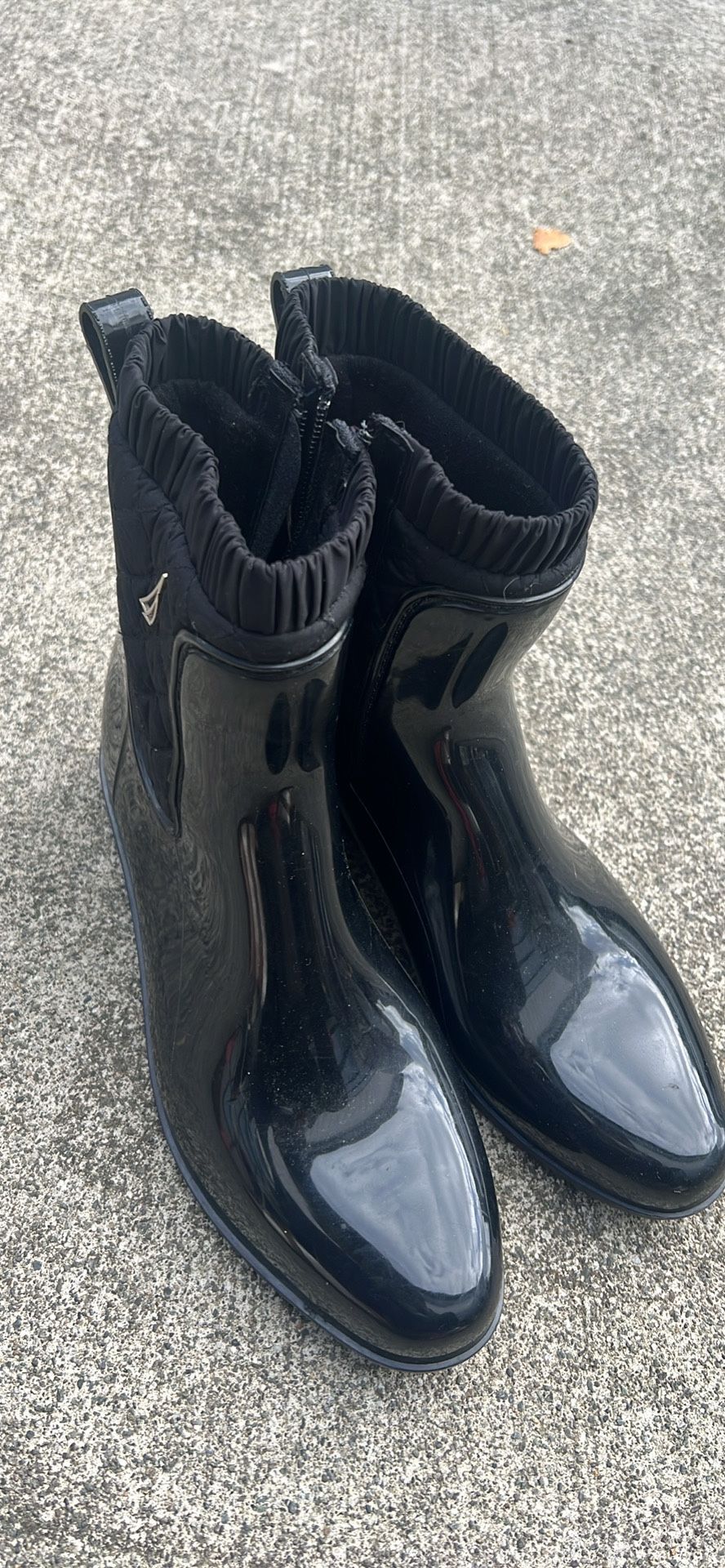 Women Rain Boots Size 9 Like New!