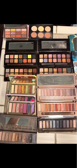 Lightly used makeup pallet’s