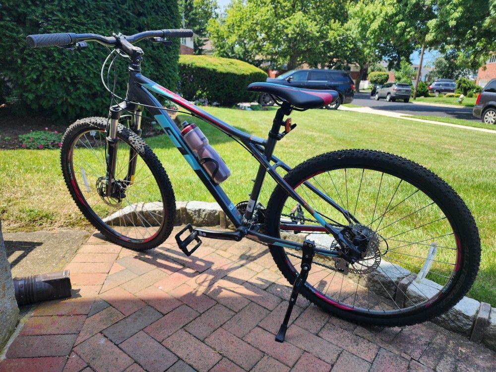 Bike GT LAGUNA PRO for Sale in Westbury NY OfferUp
