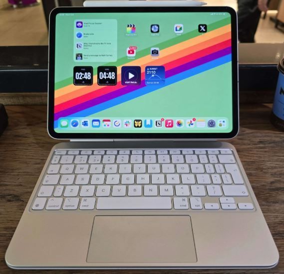 🚀 iPad Pro 11” M4 – Next-Level Speed & Style!