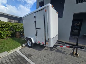 Enclosed trailer 5x8 "2010" 6ft Height Interior no leaks all lights work Clean documentation in hand ✋️ READ DESCRIPTION FIRST, LEA PRIMERO.