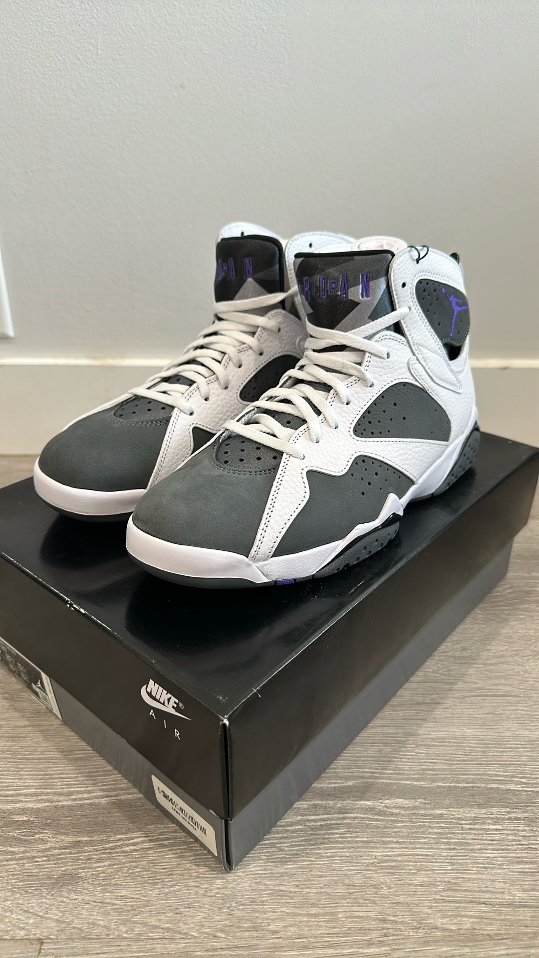 Air Jordan 7 Retro White/ Varsity Purple 9.5