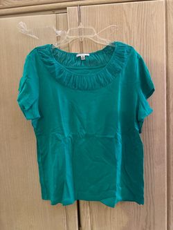 Issac Mizrahi green Short Sleeve Top with Ruffle Neckline