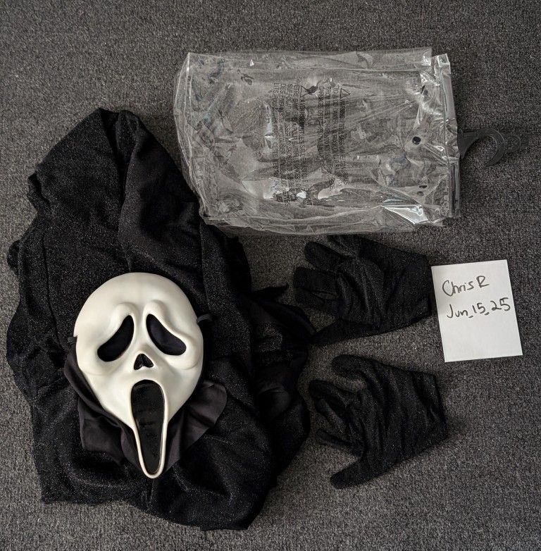 Rare 25th Anniversary Ghostface Adult Robe And Mask