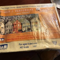 Ho Scale Train IHc Queen And Victorian House Painted Ladies Sealed Box