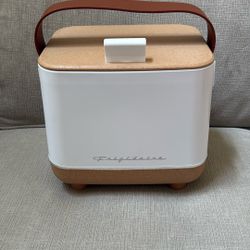 Frigidaire Retro Mini Fridge 