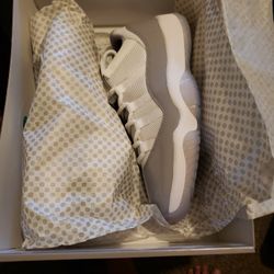 Air Jordan 11 Retro Low Cement Grey Size 9.5M 