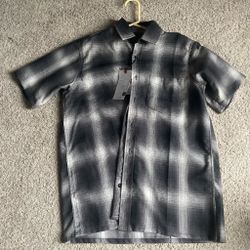 Men's Short Sleeve Plaid Button-Up Shirt Small