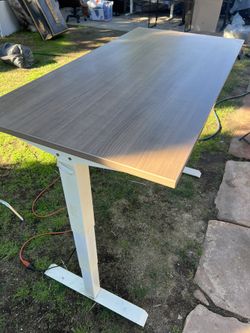 Electric sit-standing desk 60x30inch