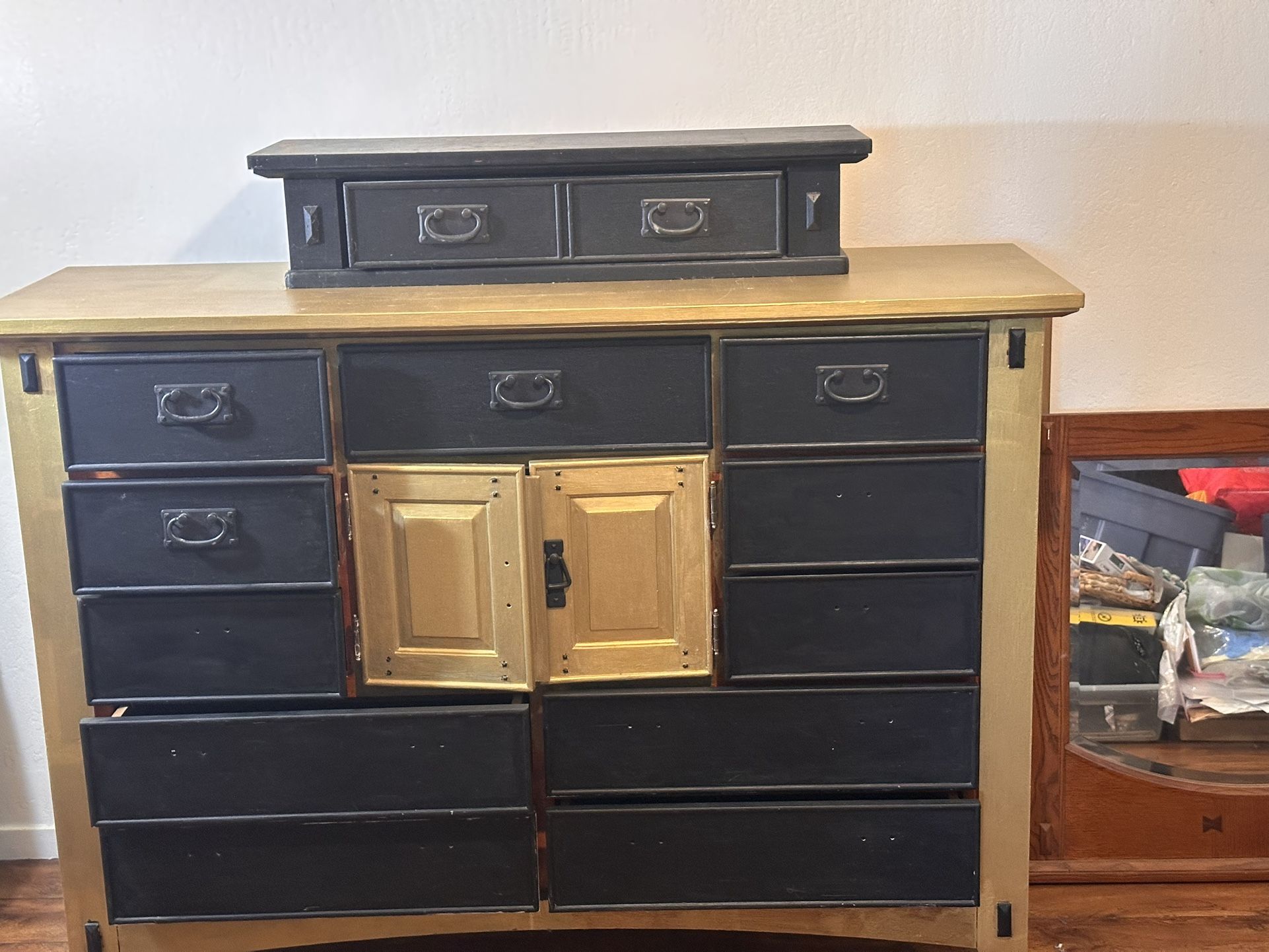 Sturdy Dresser With Mirror