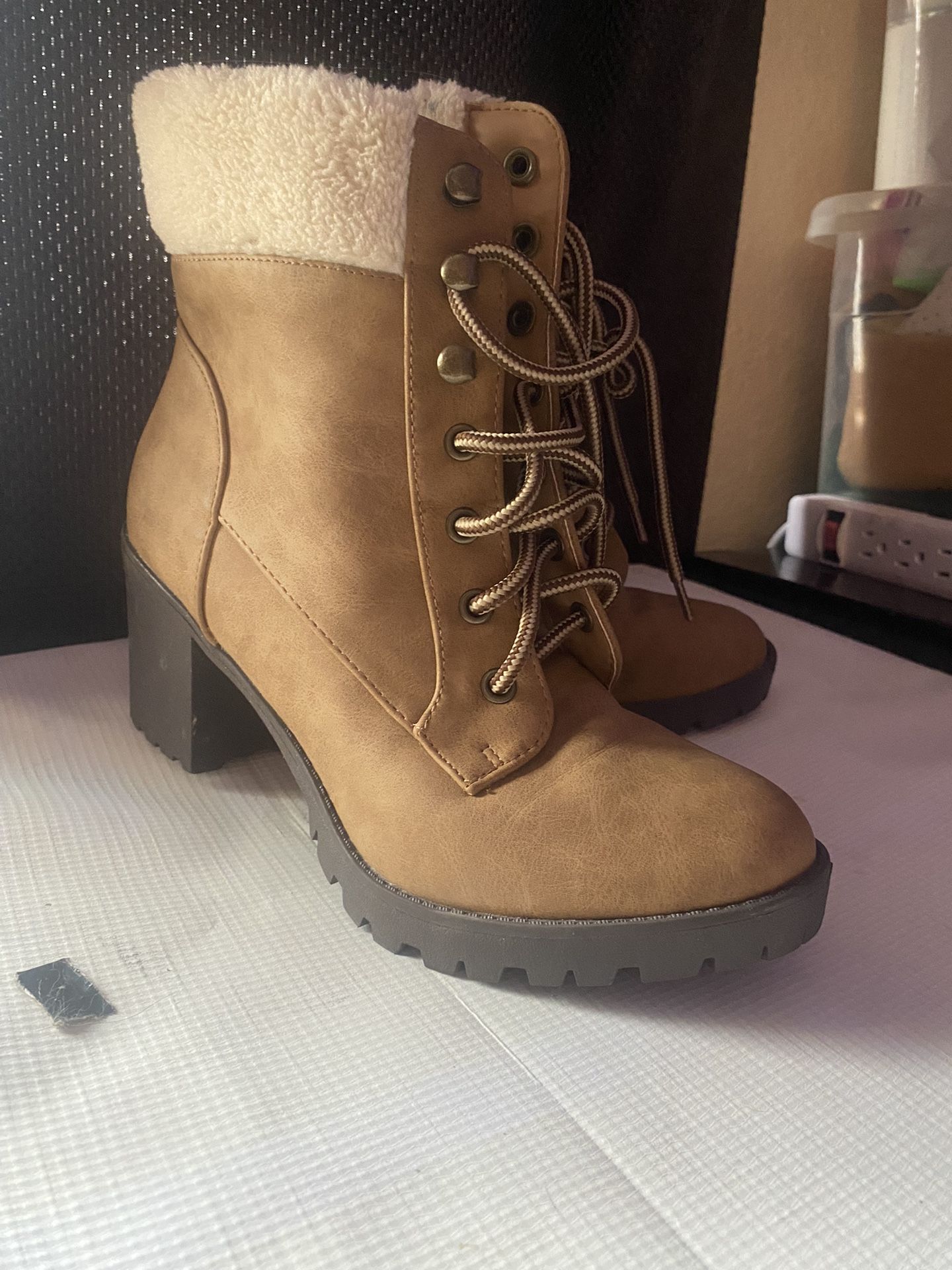 Size 8 Boots With The Fur