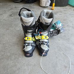 Women's Ski Boots