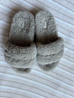 Original Ugg slippers  ( new) size 6