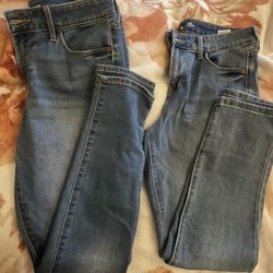 Women’s Jeans Both Size 6  Price Is For Each 5