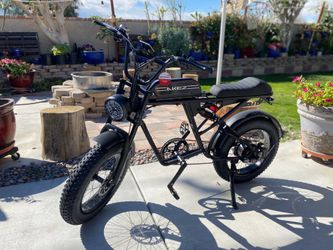 Akez 7 Speed Electric Bike W/ Removable Battery, Lights, 4 Keys, Charger & More!