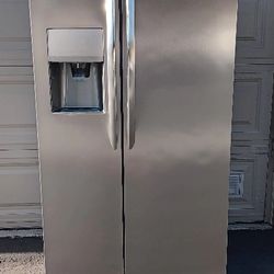 Frigidaire Gallery Standard-Depth Side-by-Side Refrigerator
