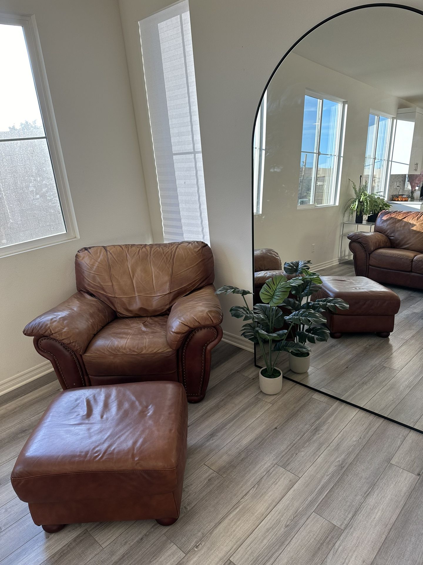 Brown Caffee Leather Accent and Ottoman Chair Set $100 OBO