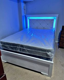 BRAND NEW QUEEN SIZE LED BED INCLUDING MATTRESSES IN GOOD PRICE