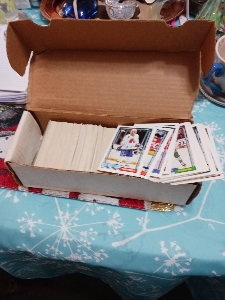 1 Boxfull Of 1992 Topps Hockey Team Players