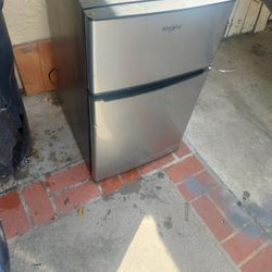 Small  Refigerador Perfect Condicion  65.00