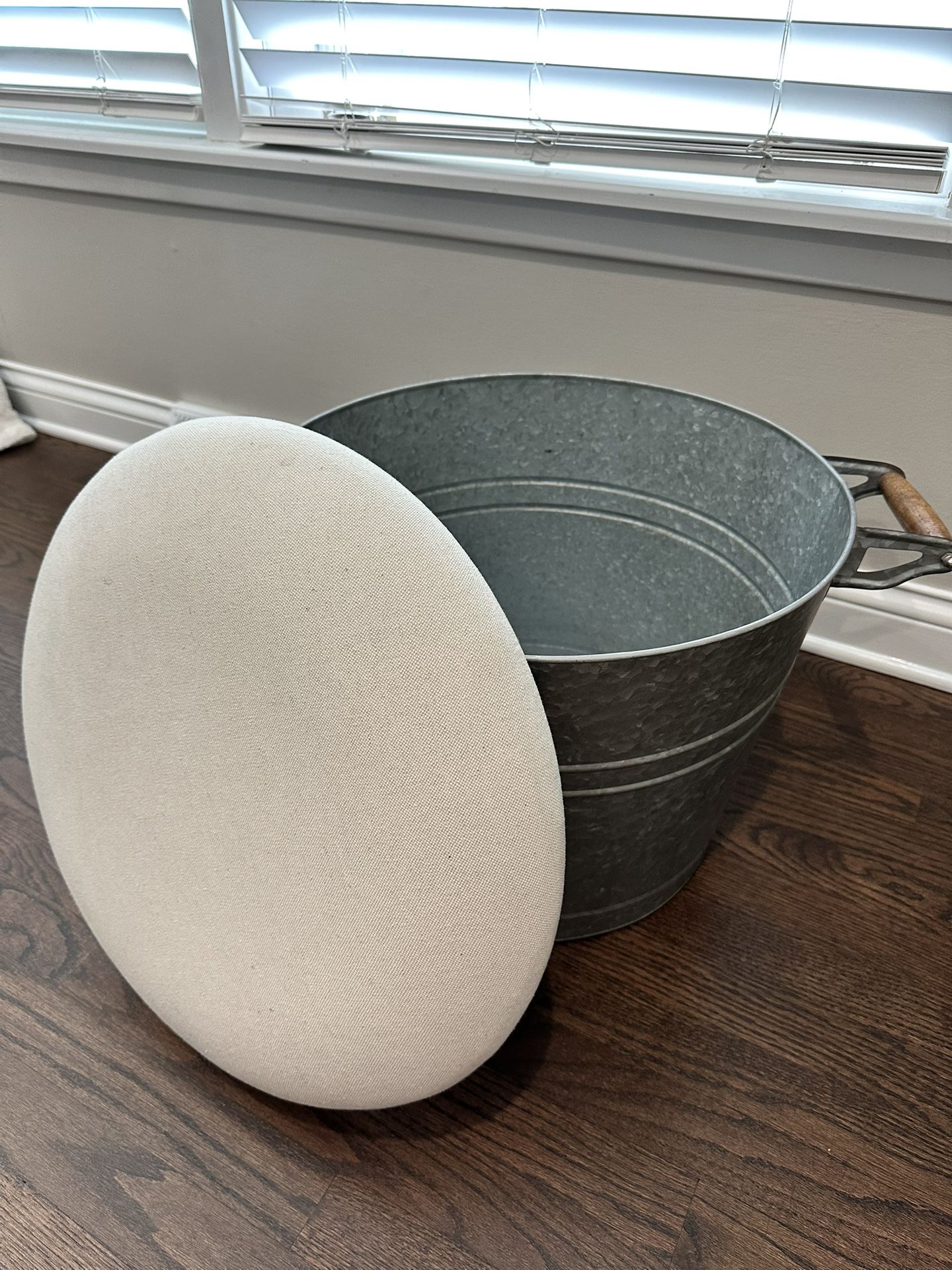 Storage Ottoman/chair