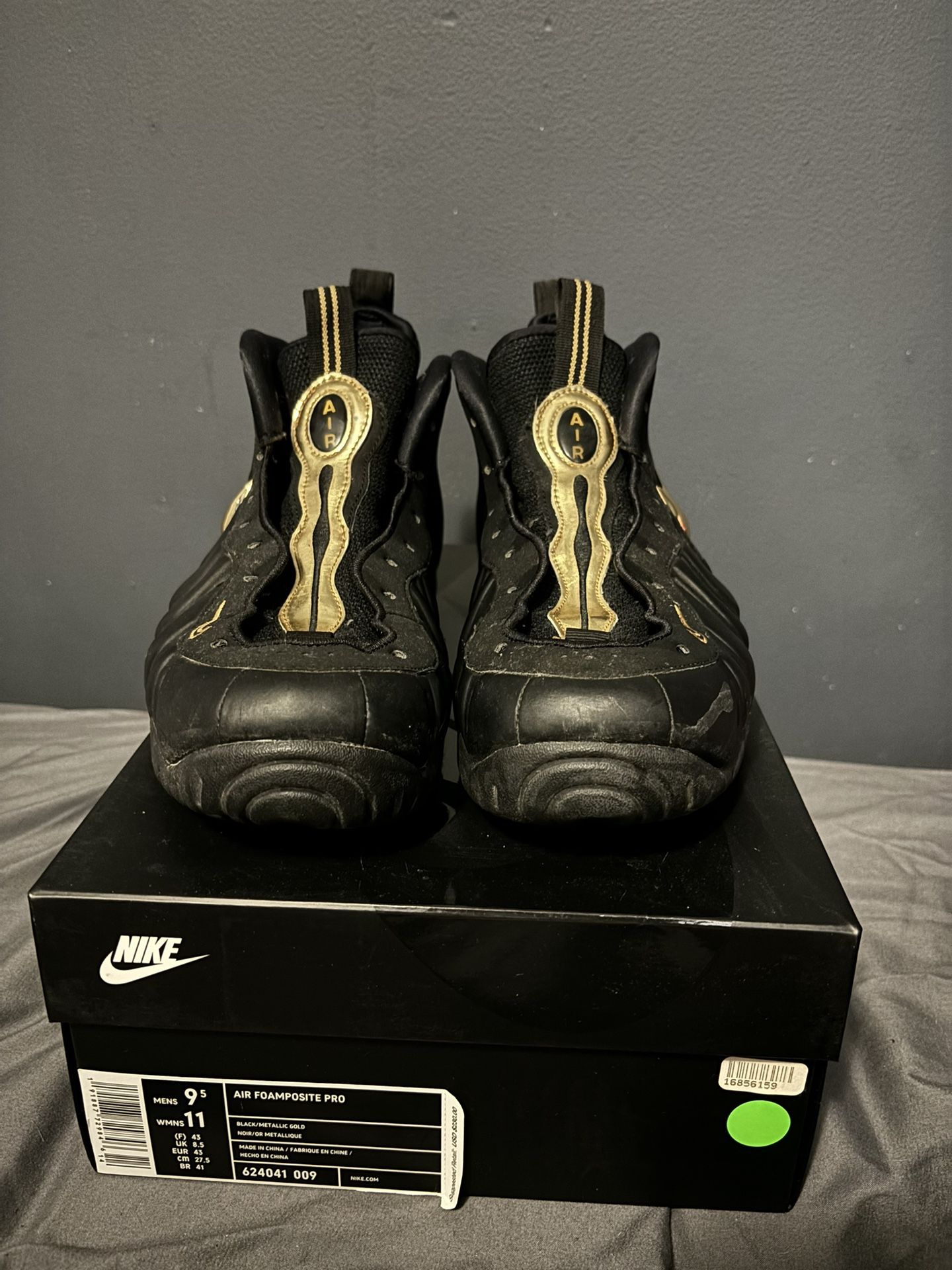 Air Foamposite Pro “Black Metallic Gold” 