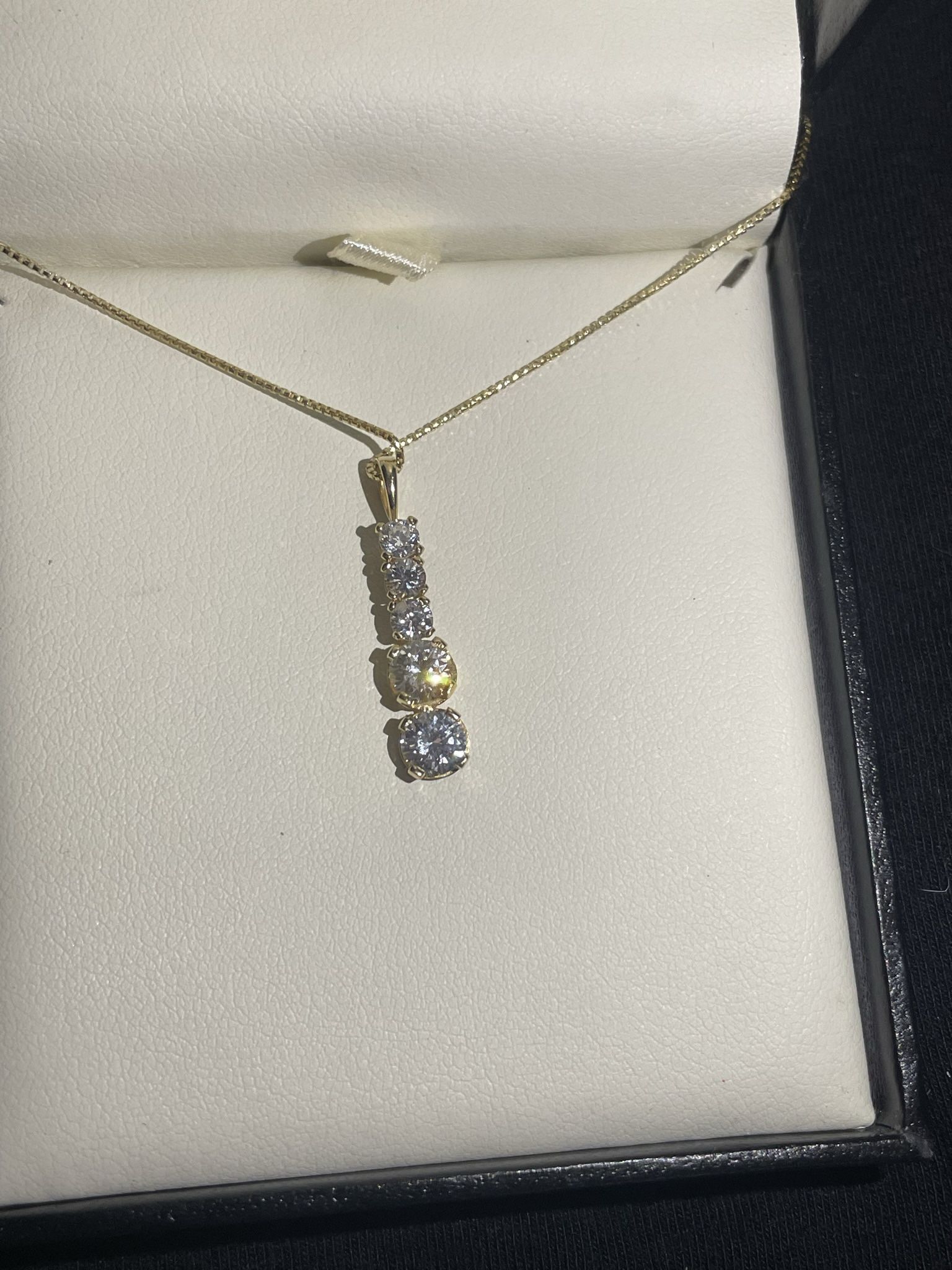 Dimond Pendant With Gold Chain