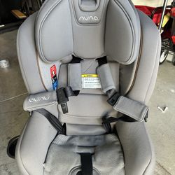 Nuna RAVA Convertible Car Seat – 2022 – Excellent Condition 
