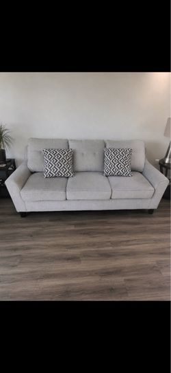 Living Spaces Crème Couch