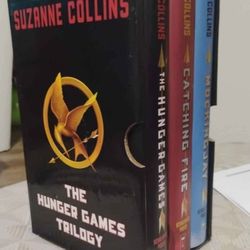 The Hunger Games Trilogy Books Set Plus Case