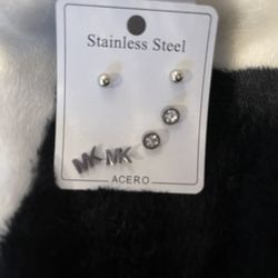 Aretes MK 