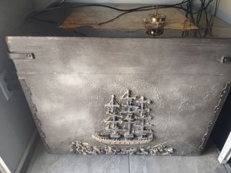Large Treasure Chest 