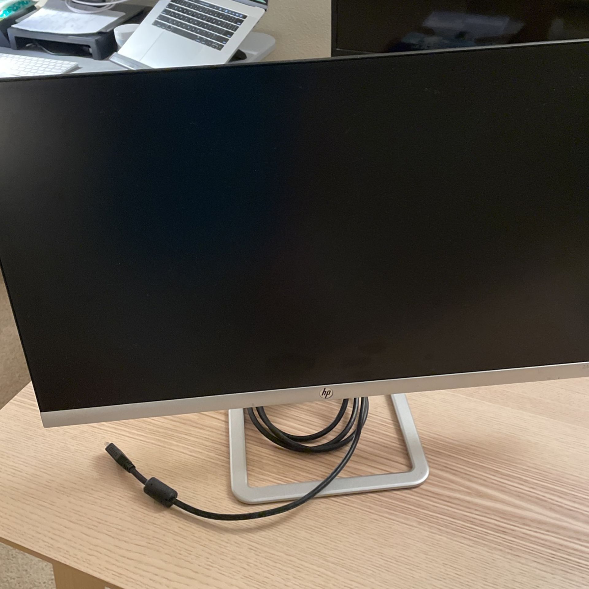 HP 23.8 Inch Full HD Monitor w/ Speaker