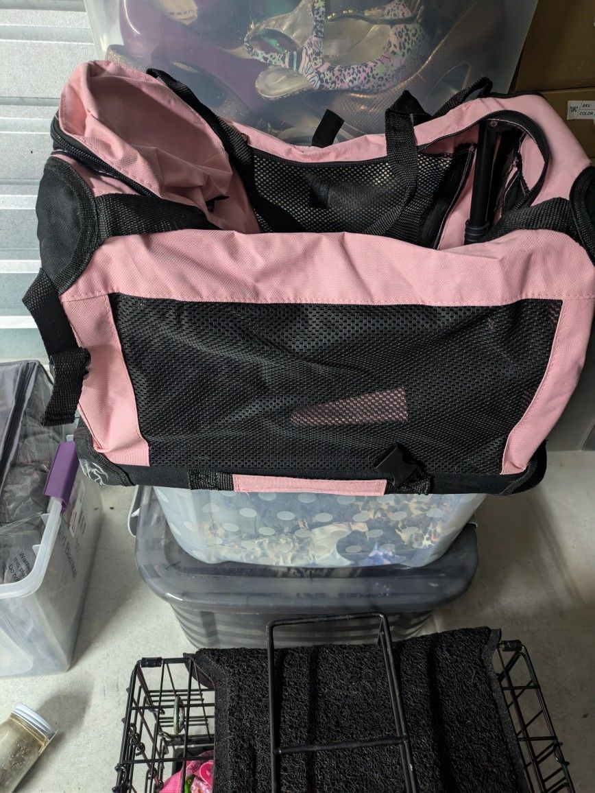 Collapsible Travel Kennel